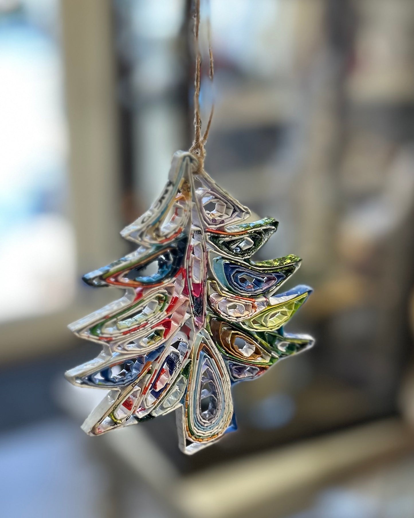 Orn  xmas Tree Recycled Mag