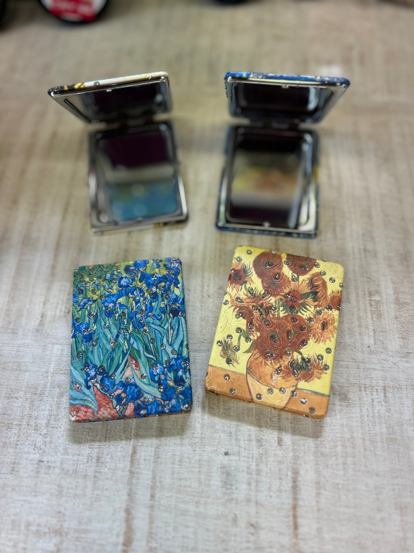 Van Gogh Mirror & Magnifying Glass