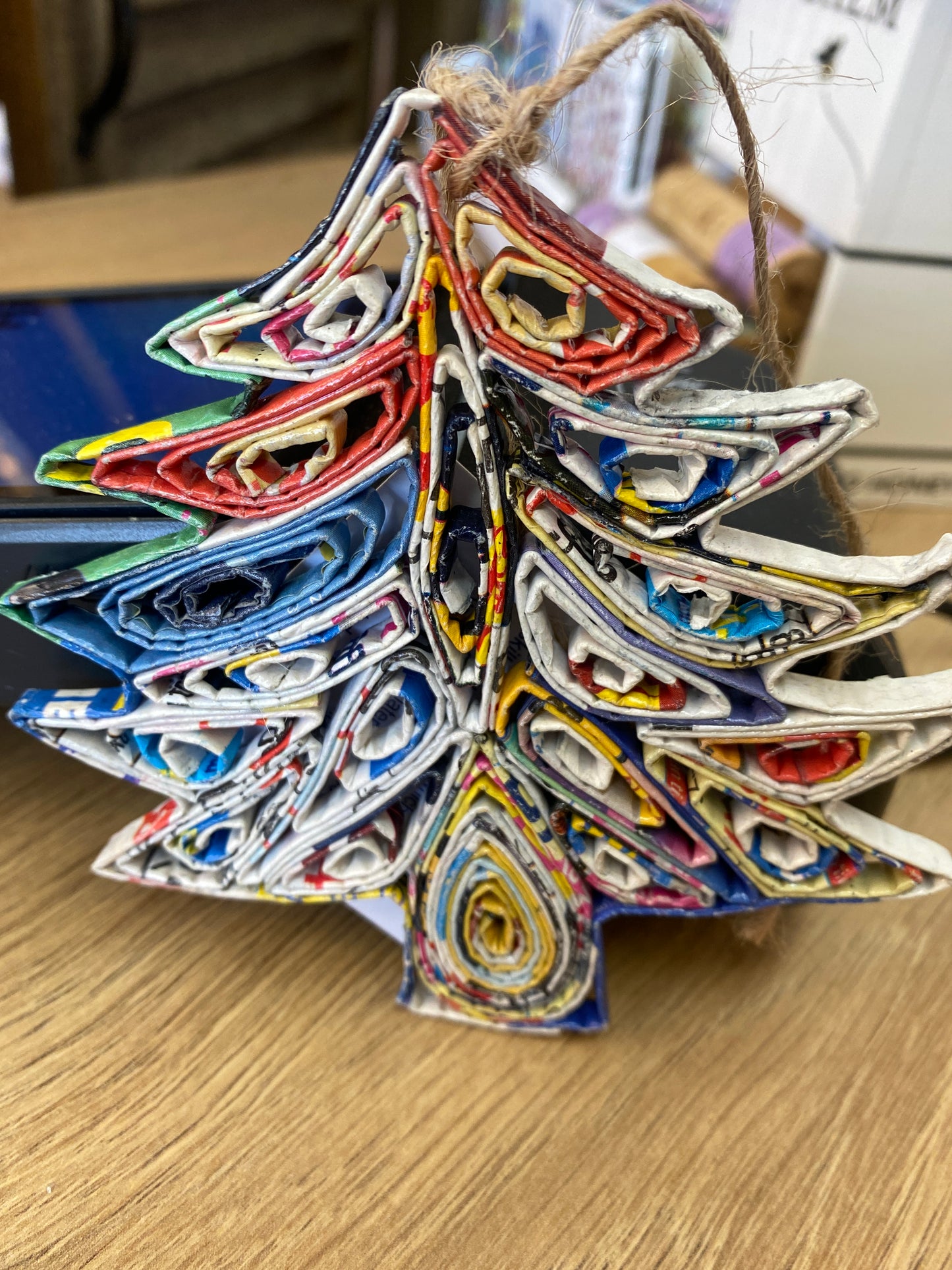 Orn  xmas Tree Recycled Mag