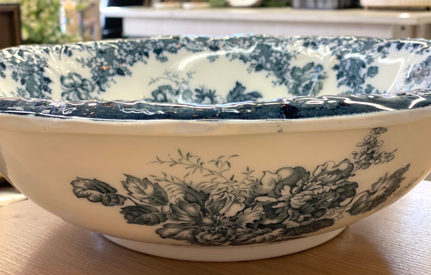 Antique Johnson Brothers Wash Basin